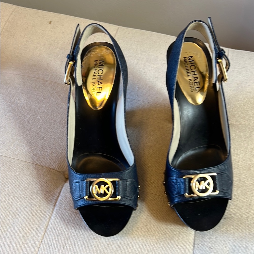 MK sandals/mule in navy and gold never worn